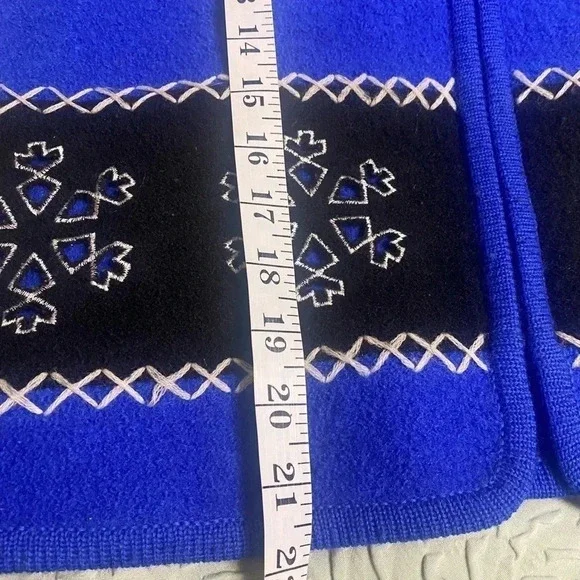 Requirements Blue Snowflake Cut Out 100% Wool Zip Up Sleeveless Vest Size Small - Picture 6 of 7